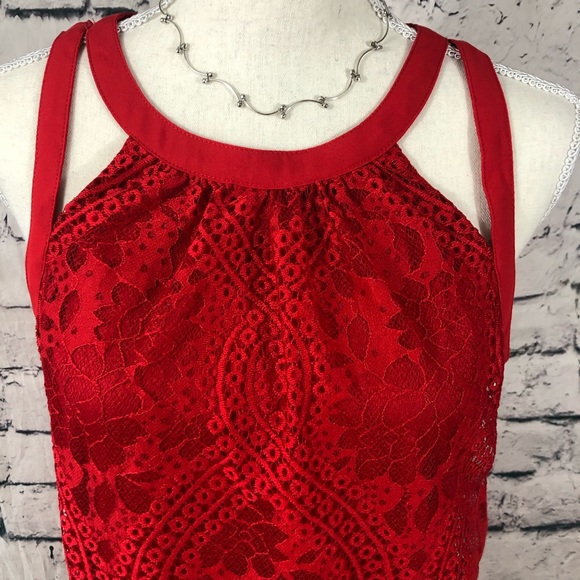 Express Lace Tank Top - Picture 2 of 6